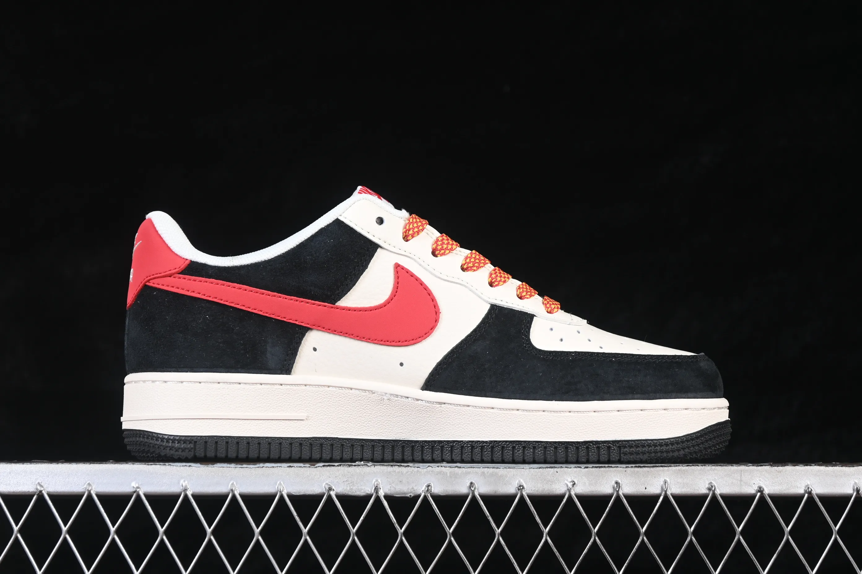 All Categories Nk Air Force 1 Air Force Series Nk Air Force 1 Low Air Force Low Nike Air Force 1'07 Low Year of the Horse Limited Edition Red and Black Contrast Air Force One Low-top Casual Shoes MZ9588-835
